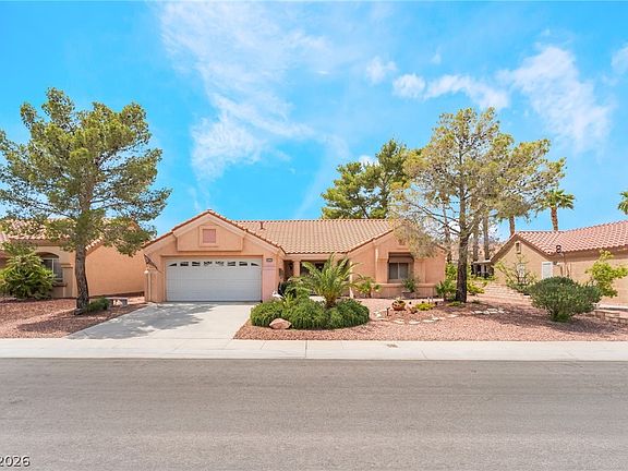 4th image of 2453 Desert Sands Dr