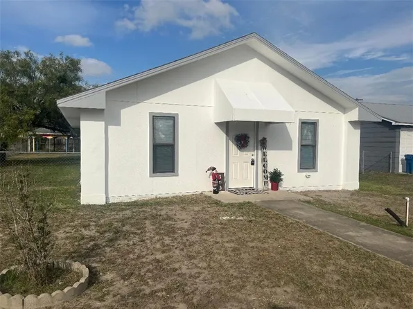 303 East Blair St, Three Rivers, TX 78071
