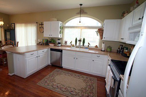 5th image of 5912 Villa France Ave