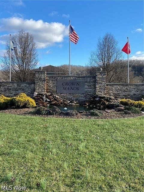 1st image of 12 Crown Manor Cir