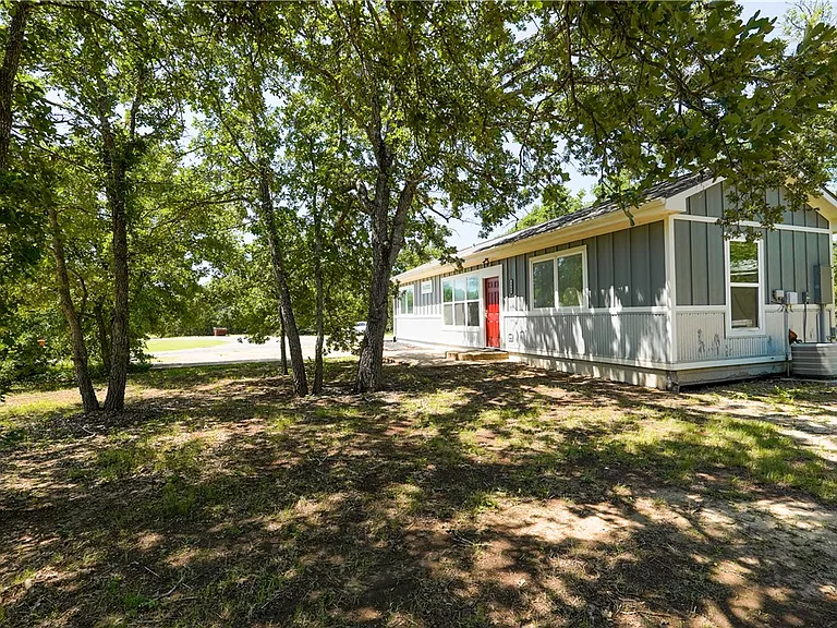 5448 Raymond Stotzer Pkwy — Photo 20
