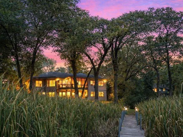 19900 Cottagewood Rd, Excelsior, MN 55331