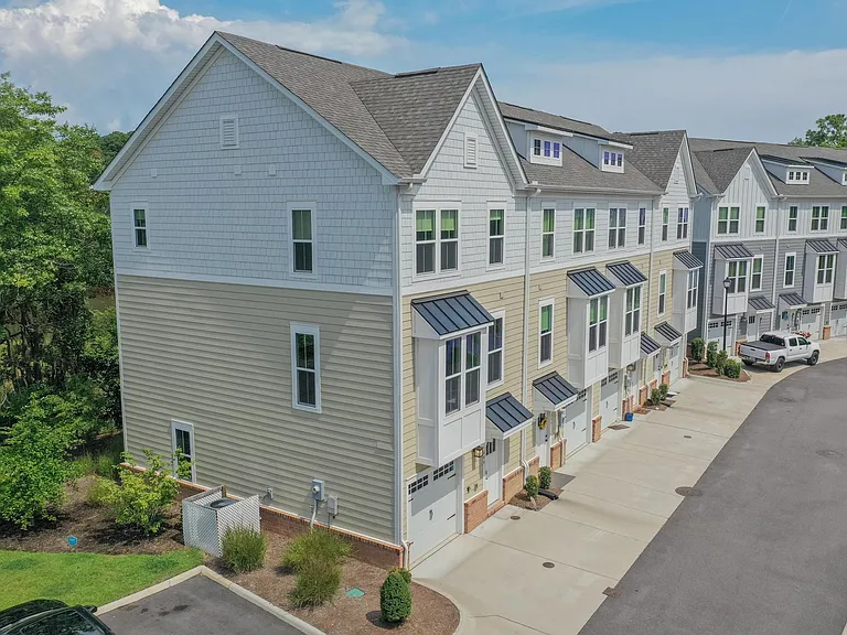 446 Westport St — Photo 32