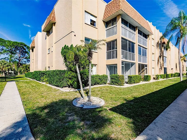 1540 Glen Oaks Dr E #B-221 — Photo 26