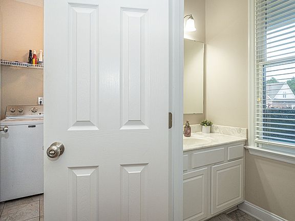 3rd image of 3024 Metthame Dr