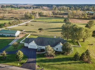 10515 Button Rd, Hebron, IL 60034