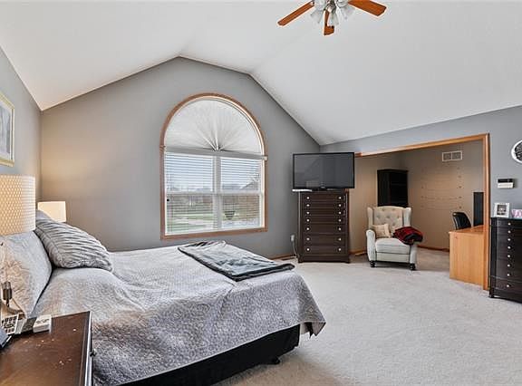 3rd image of 901 SW Crystal Creek Pl