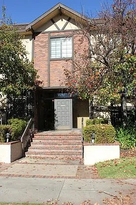 12647 Burbank Bl Apartments — Photo 2