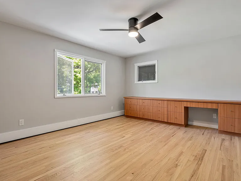 439 Summit St — Photo 24