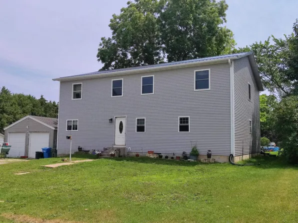 317 3rd Ave SE, Cresco, IA 52136