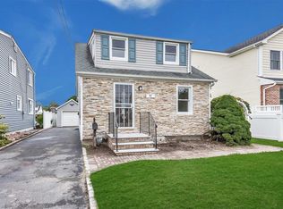83 Forest Ave, Massapequa, NY 11758