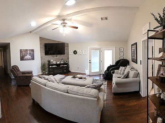 2nd image of 403 Fine Ranch Dr