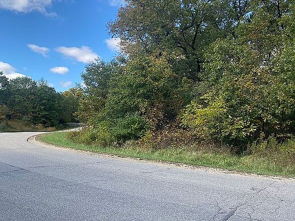 4th image of L55 W Burrwood Dr