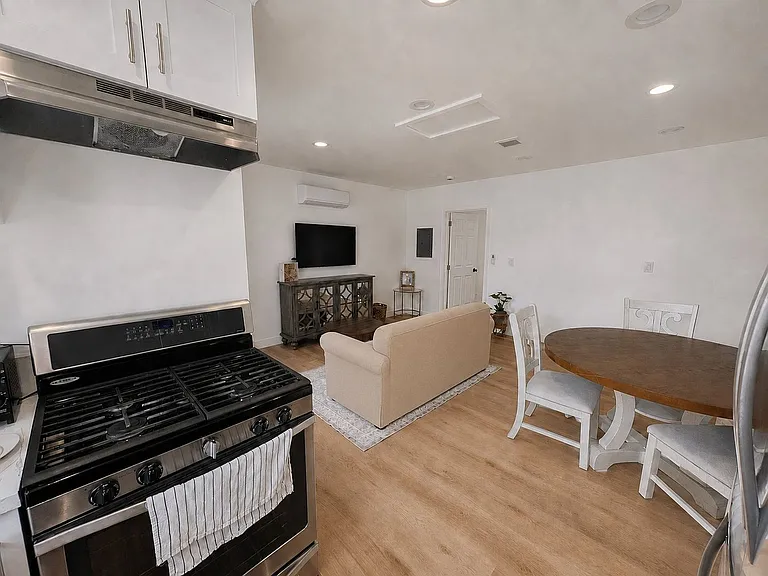 2886 Sumner Ave — Photo 15