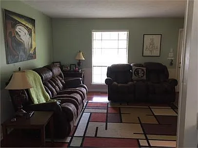 2 bed, 1120 sqft, $1,275 — Photo 2