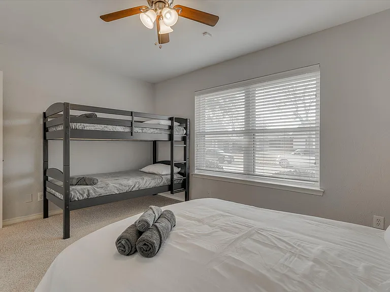 1425 Mayfield Ave — Photo 34