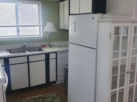 5th image of 1305 Farmridge Ave