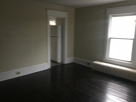 3rd image of 911 Highland Ave SE #B