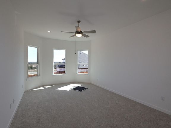 5th image of 900 Purmela St