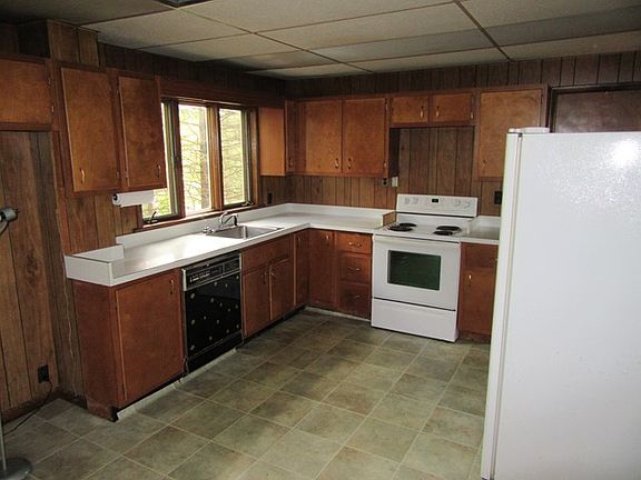 4th image of 228 W 14th St