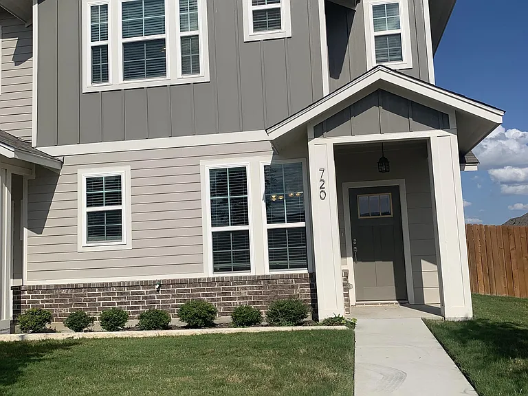 720 Westfield Blvd — Photo 1