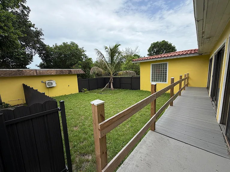 14131 NW 3rd Ave #A — Photo 26