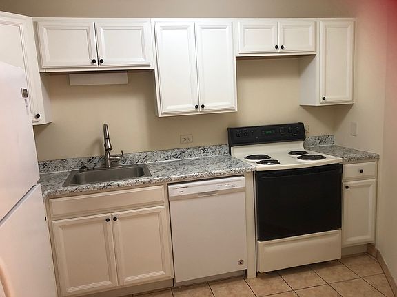 5th image of 1600 Wedgewood Dr APT 107