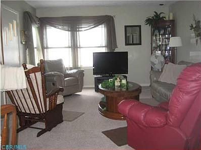 4th image of 548 Forest St