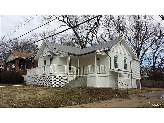 1142 Backer St photo 1