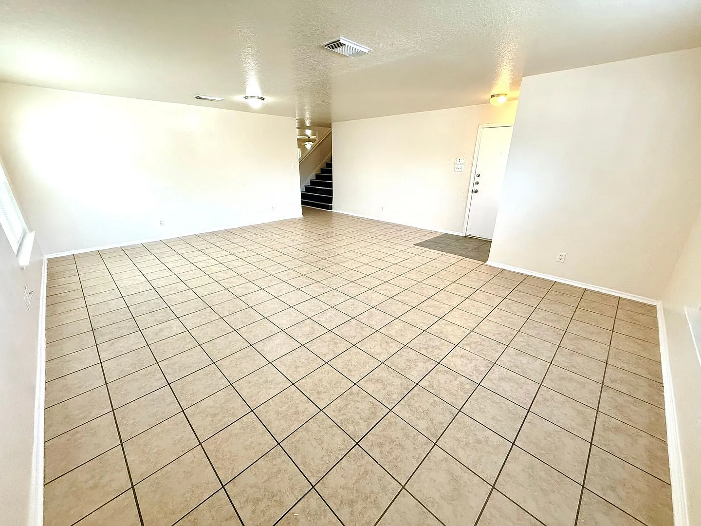 *Move In Special* 4 Bed | 2.5 Bath | Loft | 2-Car Garage | Covered Patio! — Photo 3