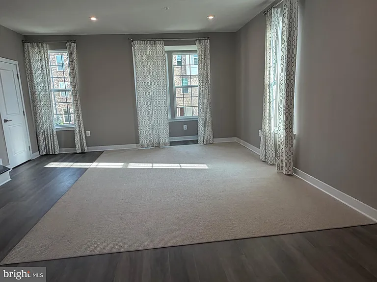 149 Lawndale Dr — Photo 9