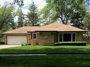1431 E Emmerson Ln, Mount Prospect, IL