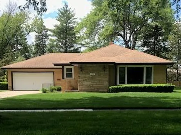 1431 E Emmerson Ln, Mount Prospect, IL 60056