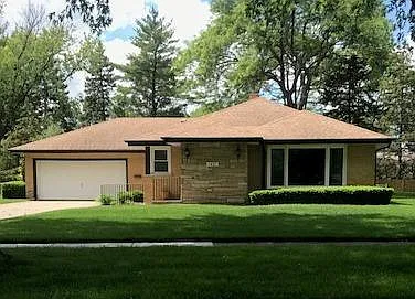 1431 E Emmerson Ln photo 1