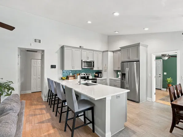 1083 Oakcrest Dr, Charleston, SC 29412
