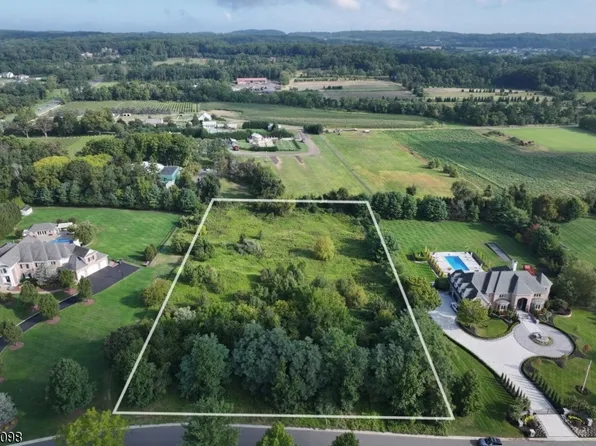 6 Hop Brook Ln, Holmdel Twp., NJ 07733