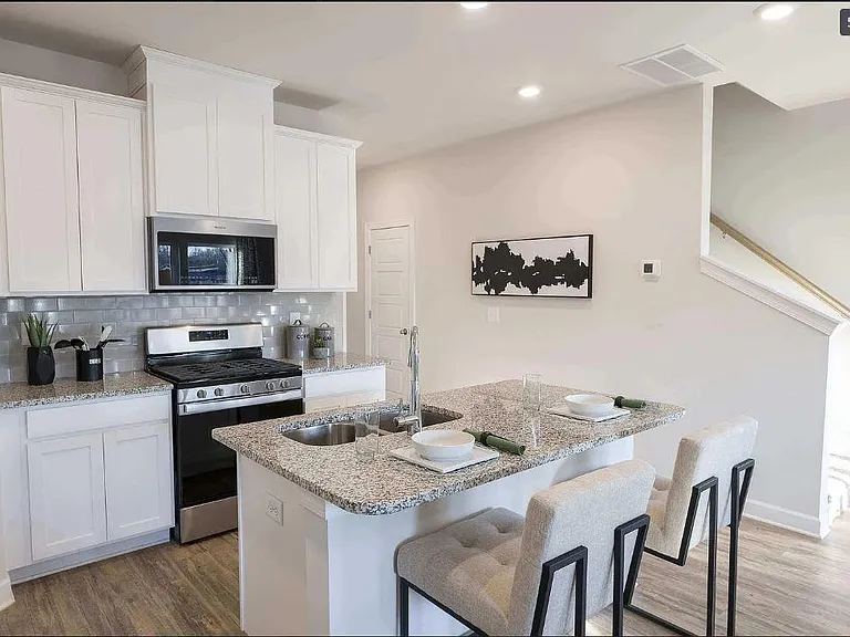 927 Clearhaven Ln — Photo 2