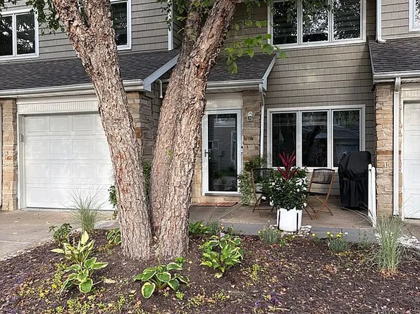 811 Burr Oaks Dr Unit 206, West Des Moines, IA 50266
