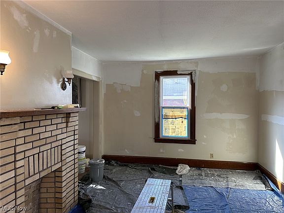 2nd image of 2802 Emerson Ave