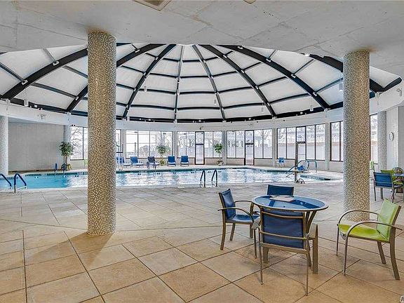 5th image of 27110 Grand Central Pkwy APT 10X