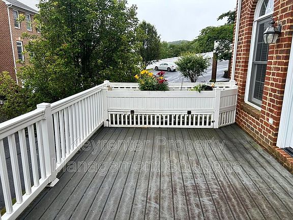 5th image of 101 Blue Stone Hills Dr