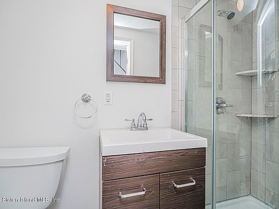 4th image of 43 Westport Ln