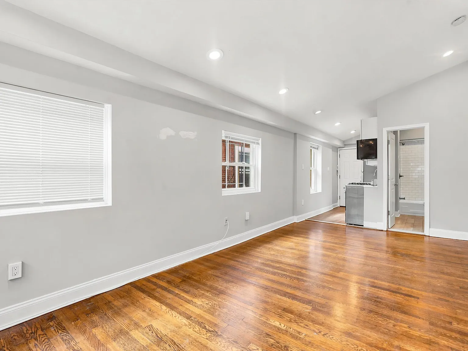 Studio, $1,433 — Photo 2