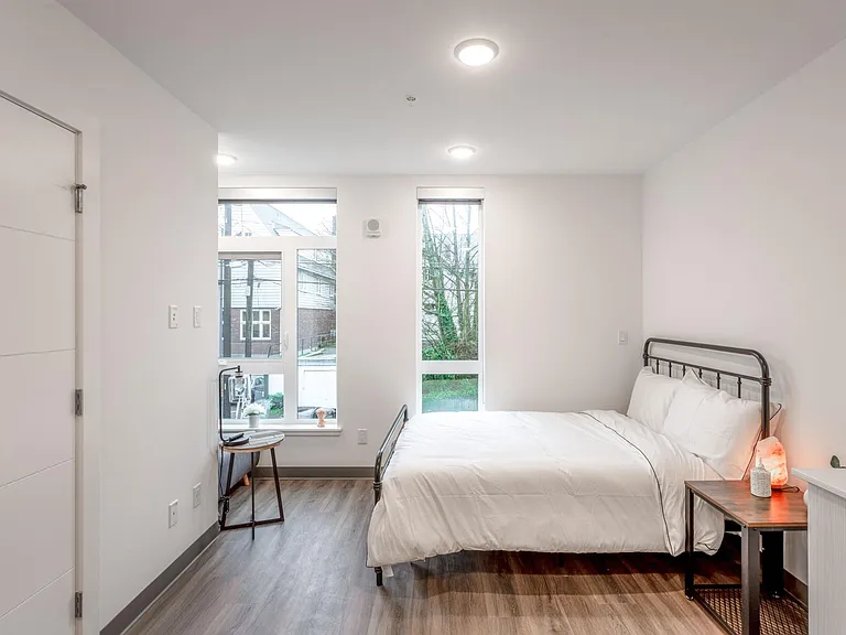 Fifty-Two Apartments — Photo 11