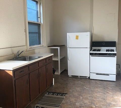 3rd image of 352 Willow St APT 1L