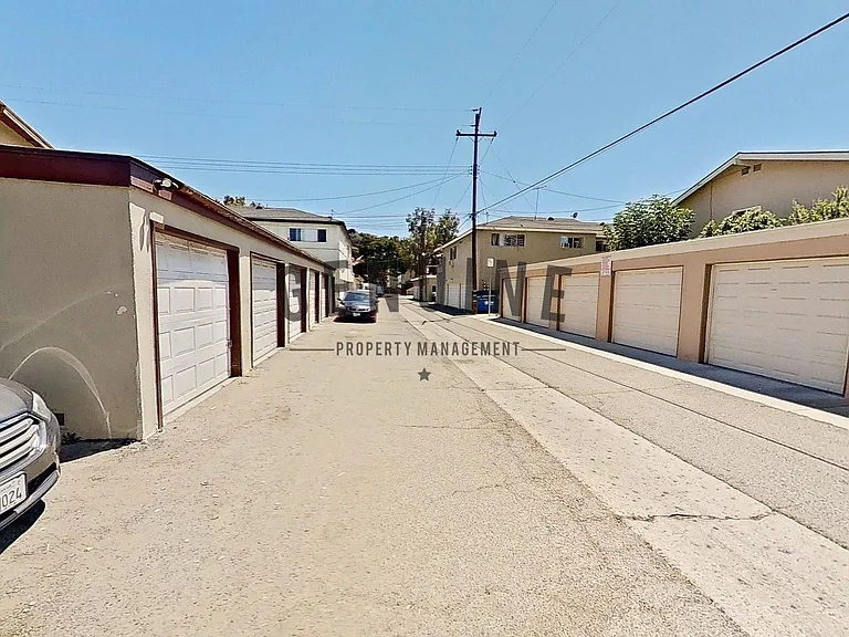 Cameo Ln Four-Plex — Photo 25