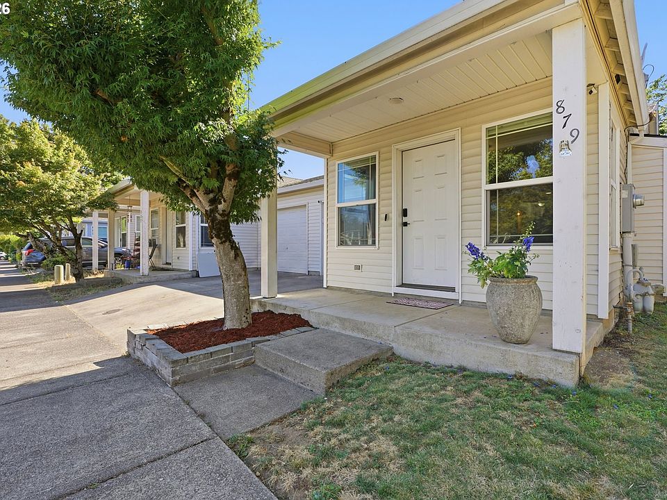 1st image of 879 SW Junction Pl
