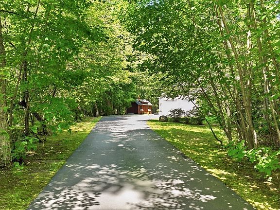 2nd image of 106 Valley Rd