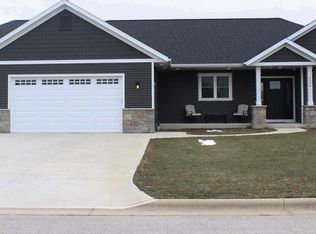 1506 Woodcrest St, Howards Grove, WI 53083