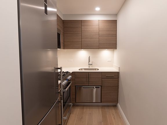 5th image of 340 E 51st St APT 4F